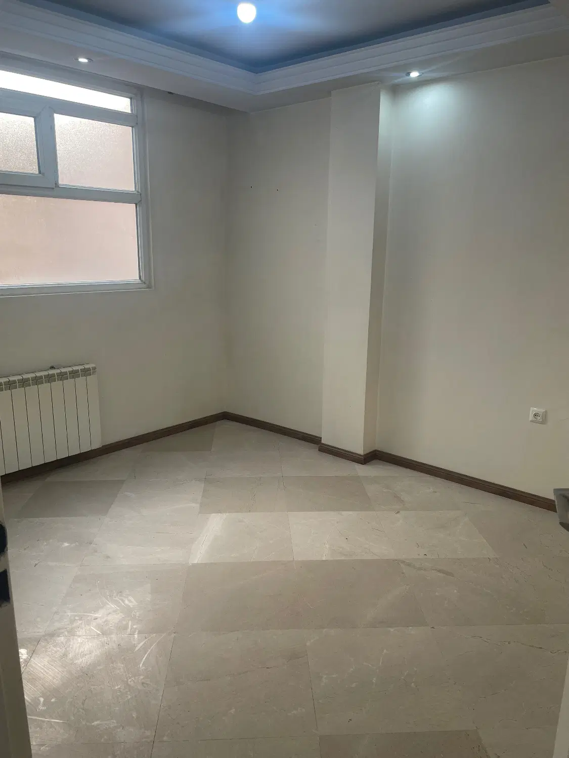 آپارتمان ۹۰ متری عادل و زرین