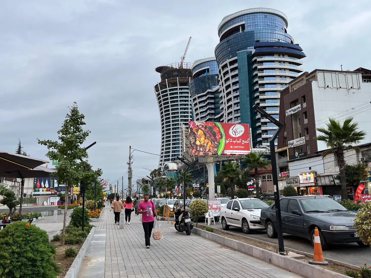 رهن و اجاره مغازه ۲۰۰ متری در متل قو