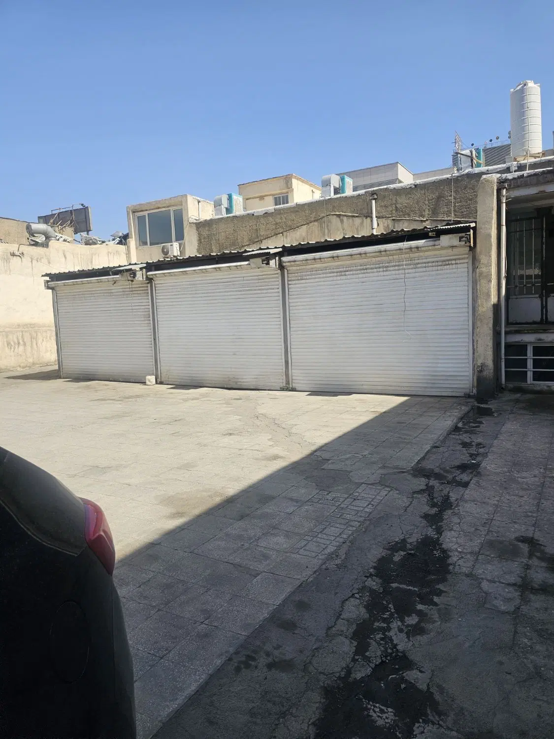 مغازه داخل گاراژ  ۳۵ متر مربع جهت انبار و تعمیرگاه