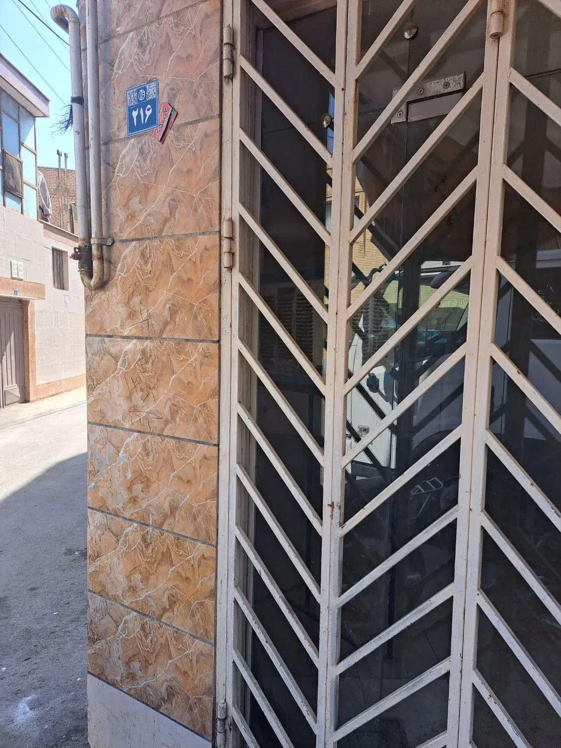 درود مغازه دو نبش فروشی