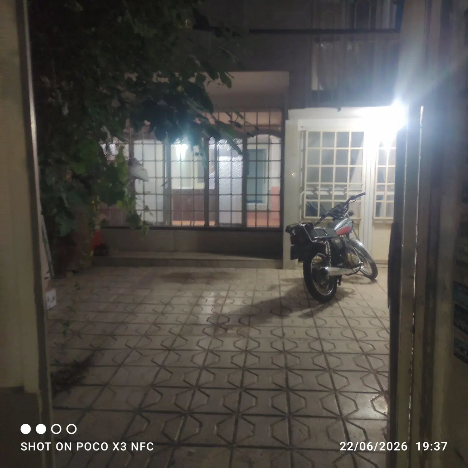 رهن واجاره یک باب منزل مسکونی 3طبقه مجزا
