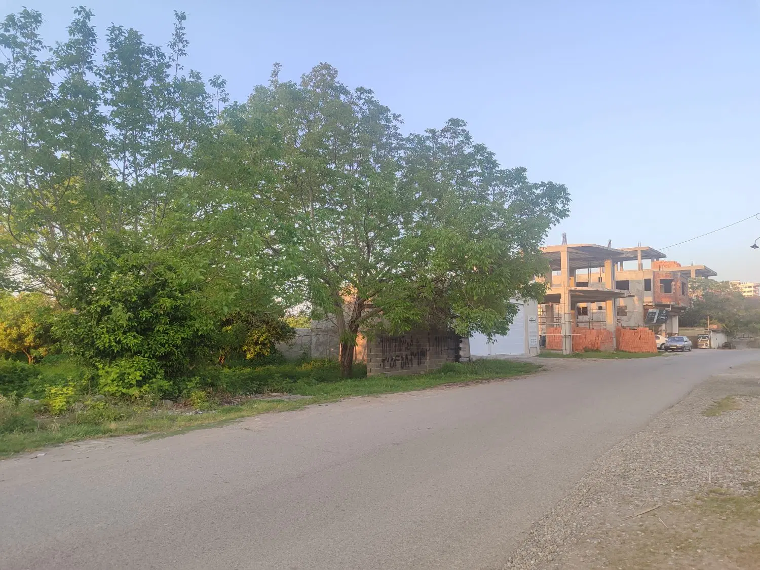 ملک مسکونی به مساحت 2450متر با بر 25