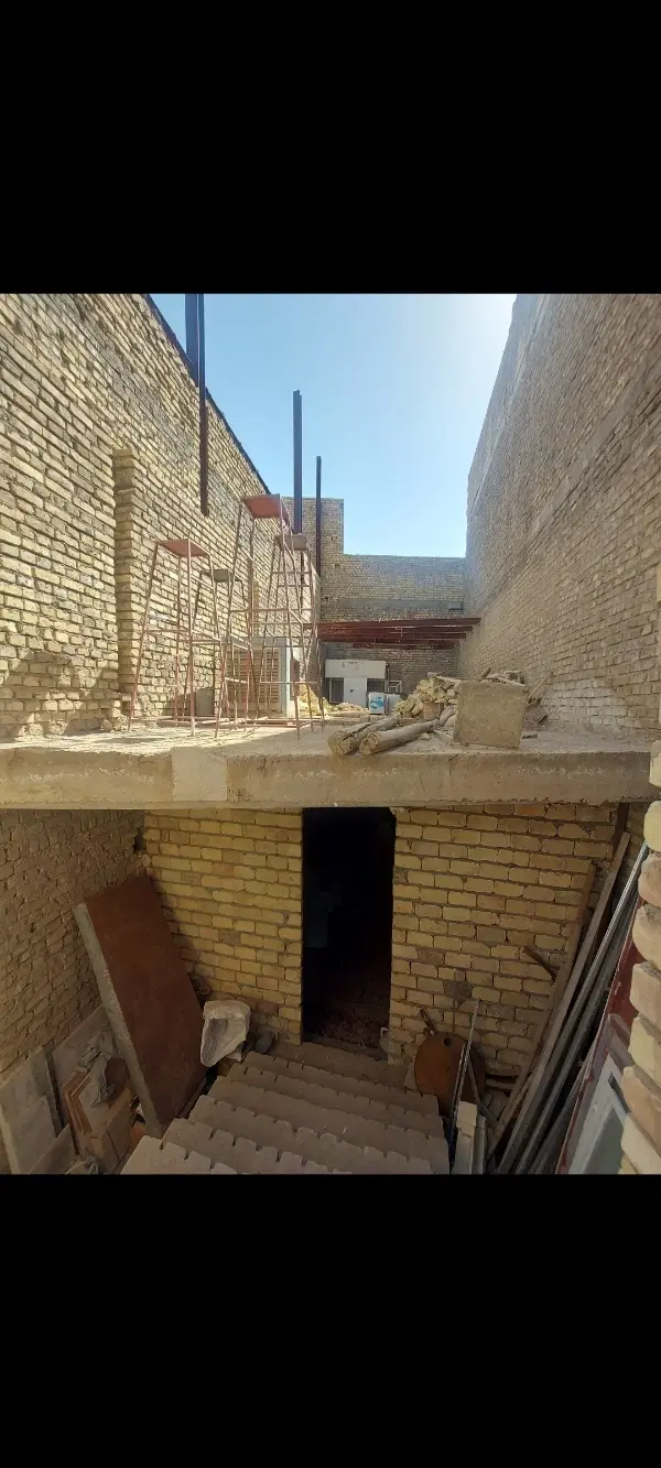 زمین تجاری نیمه ساز