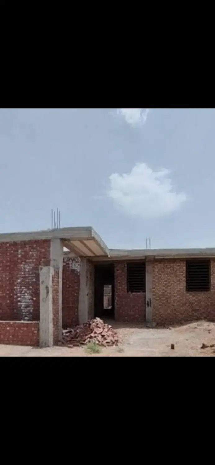خانه نیم ساز با موقعیت مناسب