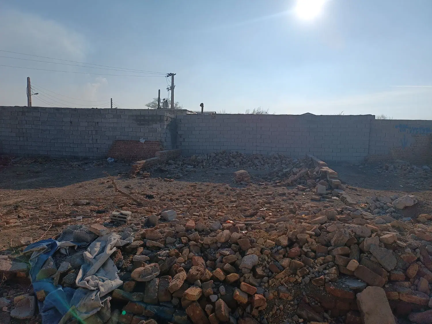 زمین در‌باغ معروف
