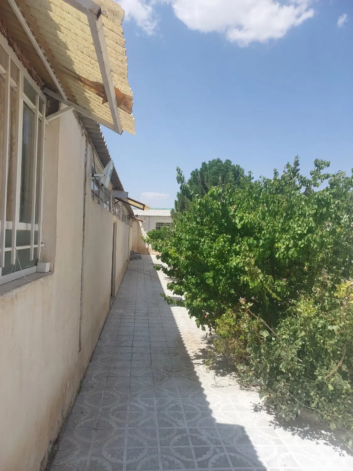800متر زمین ۵۰۰ متر سوله و ساختمان