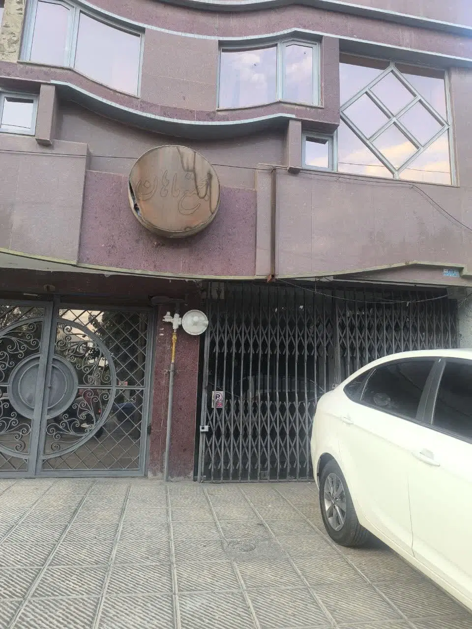مغازه چهل متری بر خیابان جی
