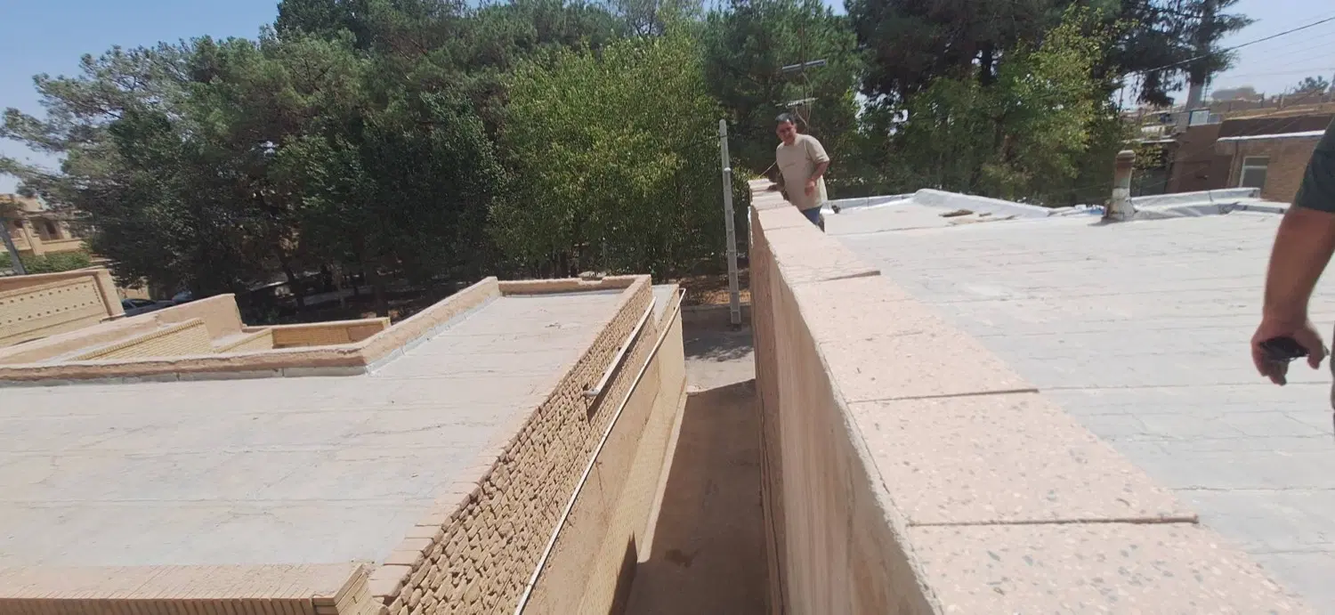 خونه ویلایی سیدگلسرخ لب خیابون پشت پارک