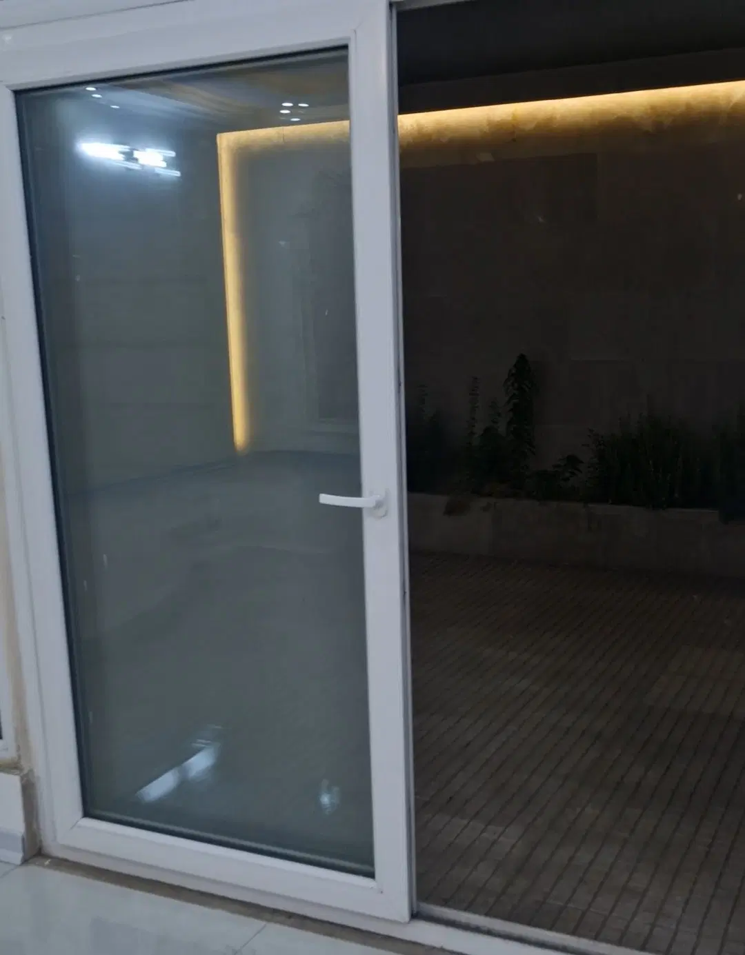 اپارتمان میرزاکوچک خان اسماعیل پور همکف صحن حیاط