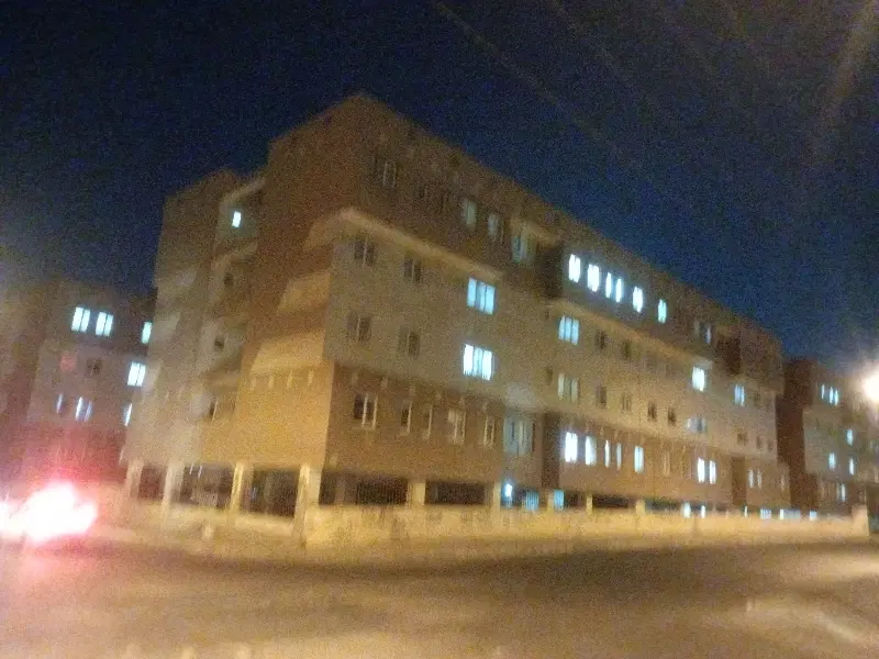 همخونه اگه کسی میخواد من هستم.  اقا