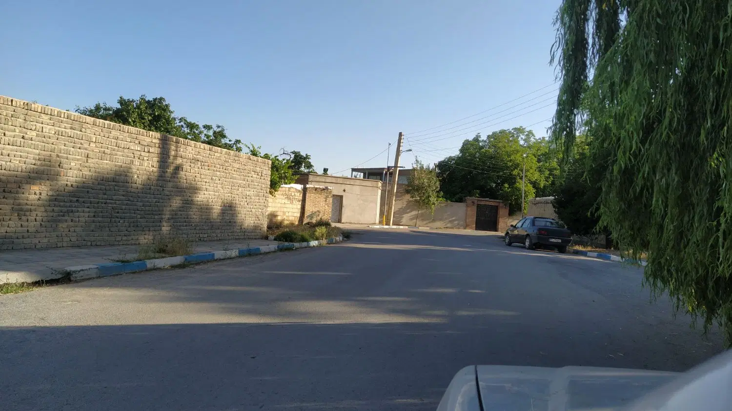 زمین داخل طرح هادی بر خیابان اصلی روستای میاوق
