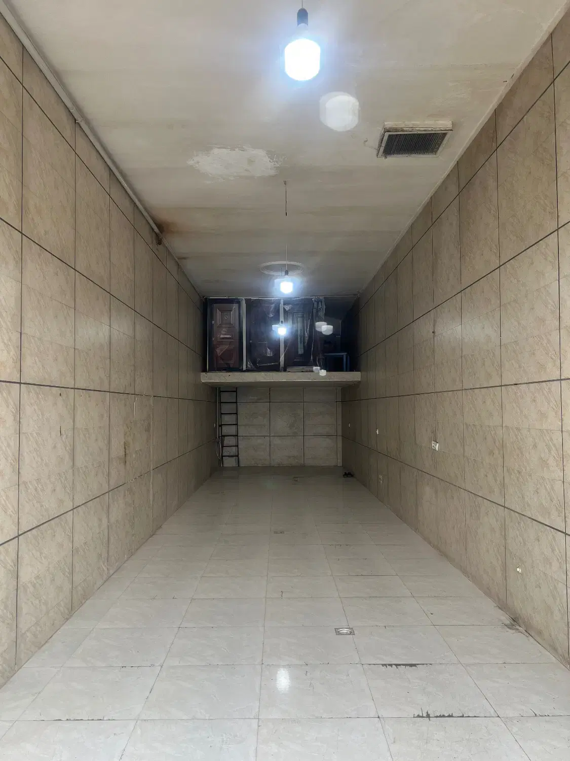 فروش و تهاتر تجاری ۱۲۰ متری بر جاده ملارد
