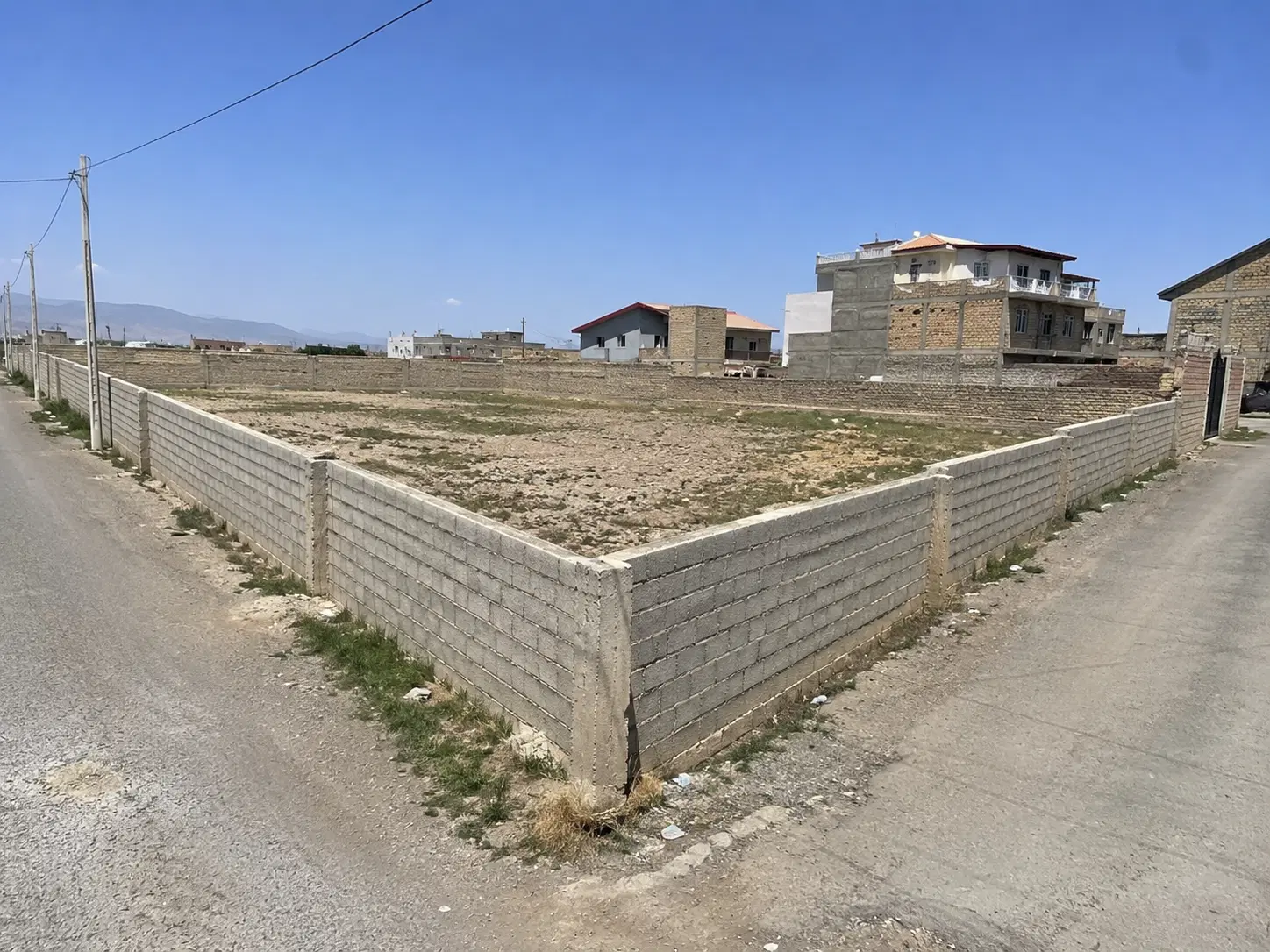 زمین سه نبش در چاوان ۳۲۰ متر نزدیک یاغچیان خاوران