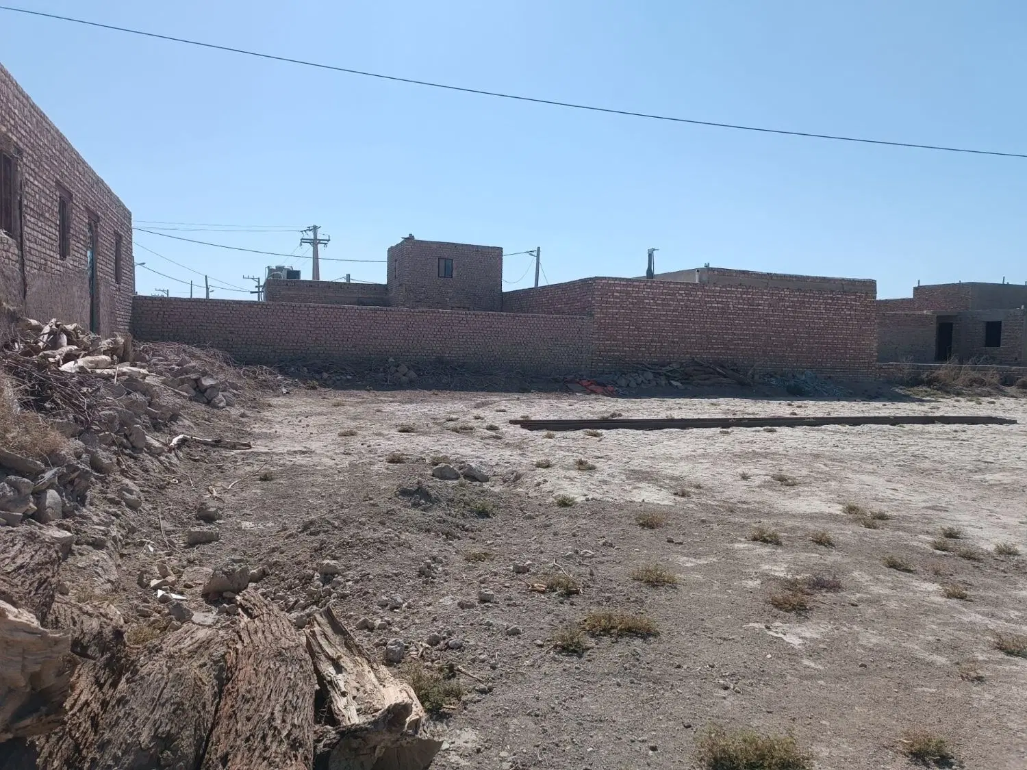 زمین فروشی
