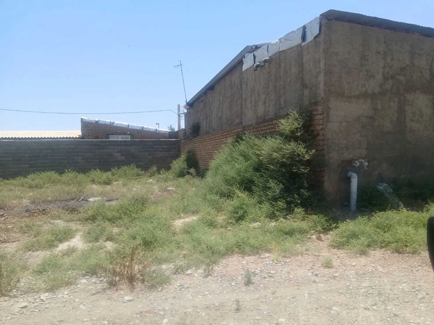 زمین نزدیک اتوبان غدیر