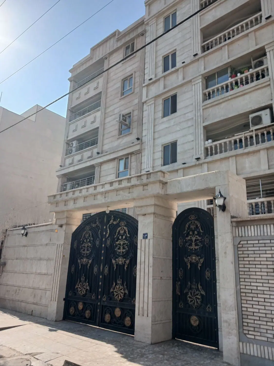 اپارتمان باهنر اموزگار ۱۴۰۰