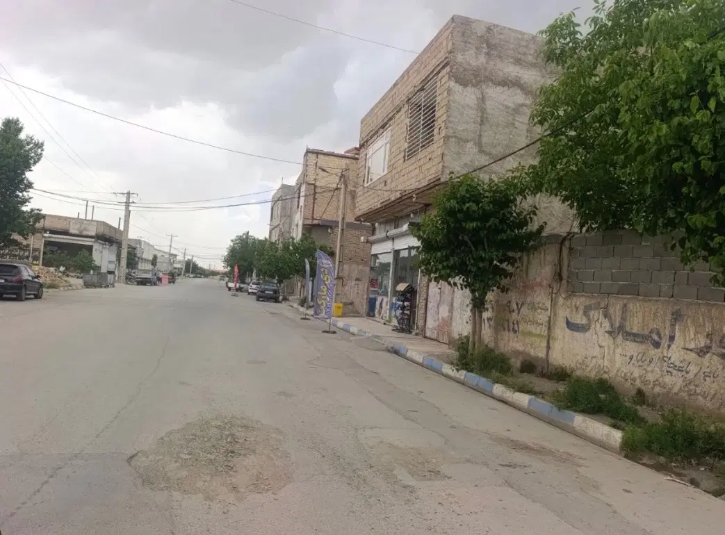 زمین ۴۰۰ متری
