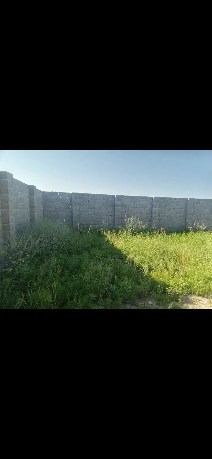 ۴۰۰متر‌ زمین دور‌دیوار با سند