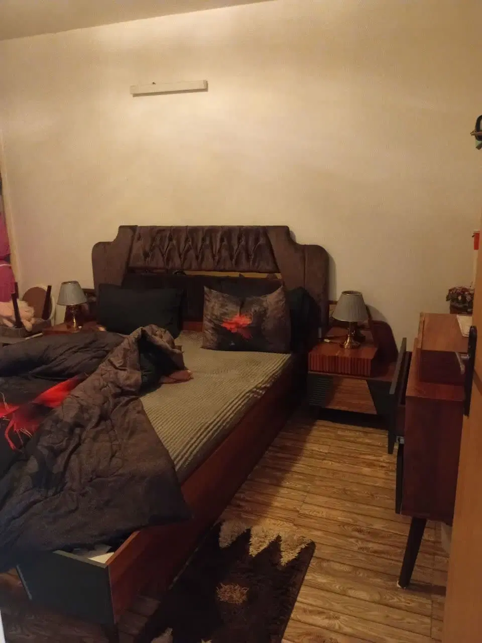 طبقه ۳،تک خواب حیاط دار