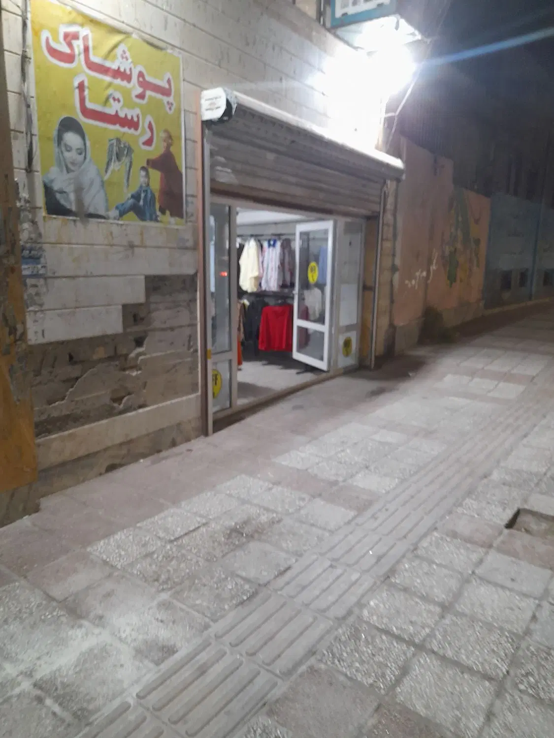 واحد ۱۳۰ متری تک واحدی با مغازه