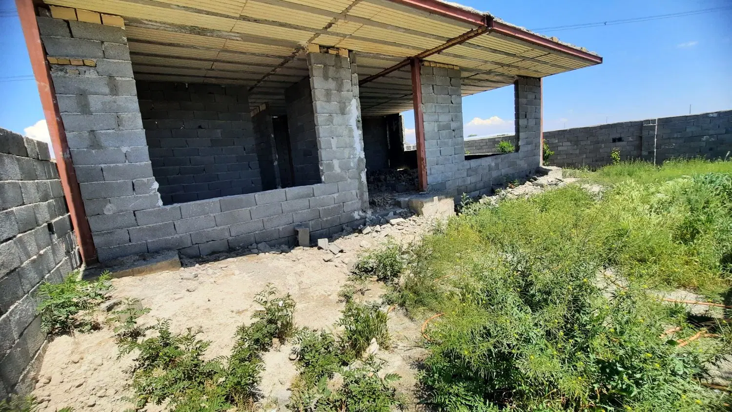۳۷۵متر مسکونی ویلا نیمه کاره