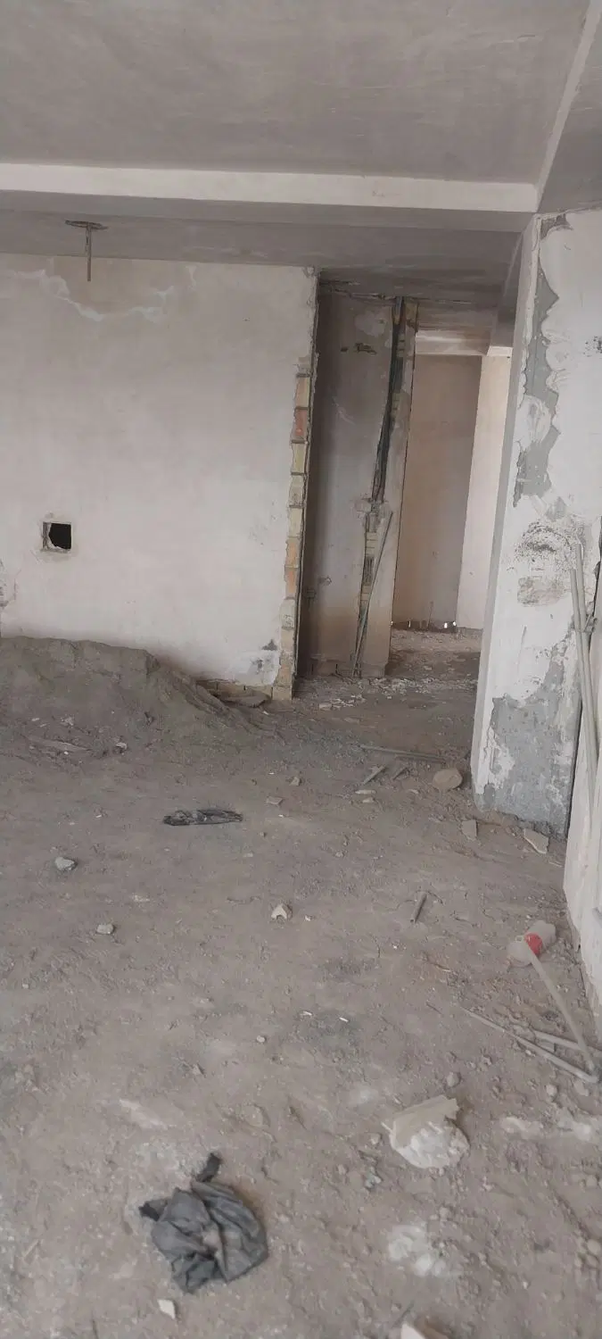 اپارتمان نیمه کاره طبقه 2