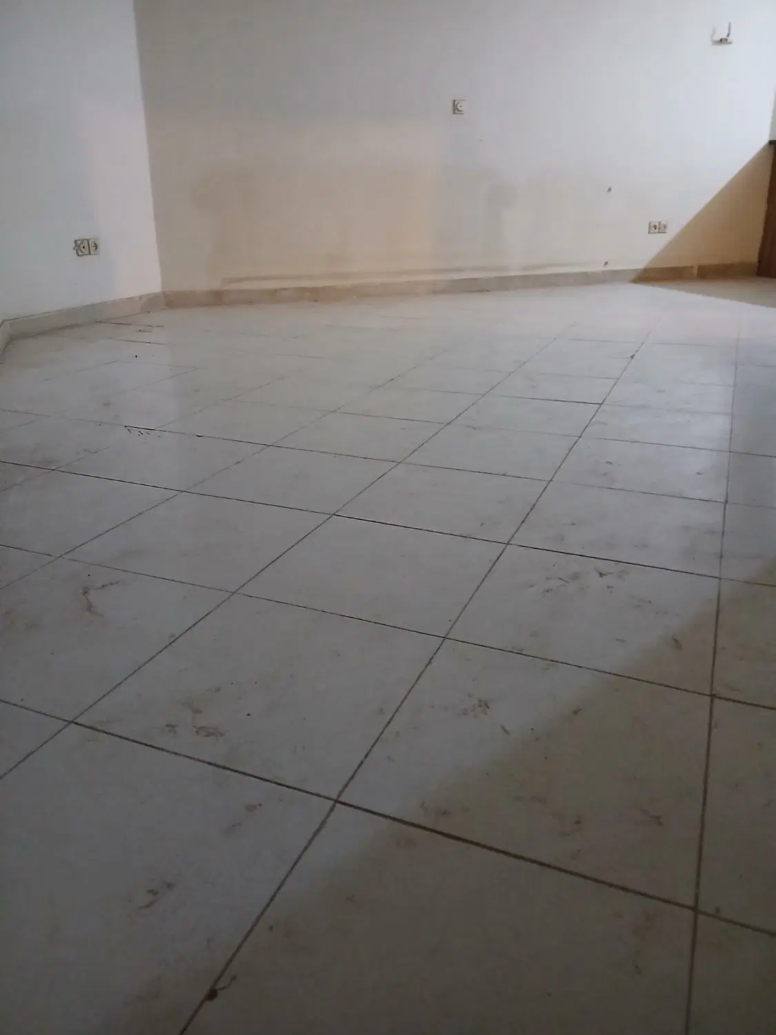 واحد فروش ۶۵متری تکخوابه طبقه دوم شهرک ارم سنددار