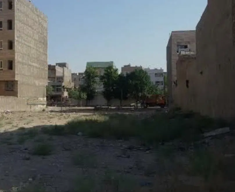 زمین رئیسی ۲۴۰ متری