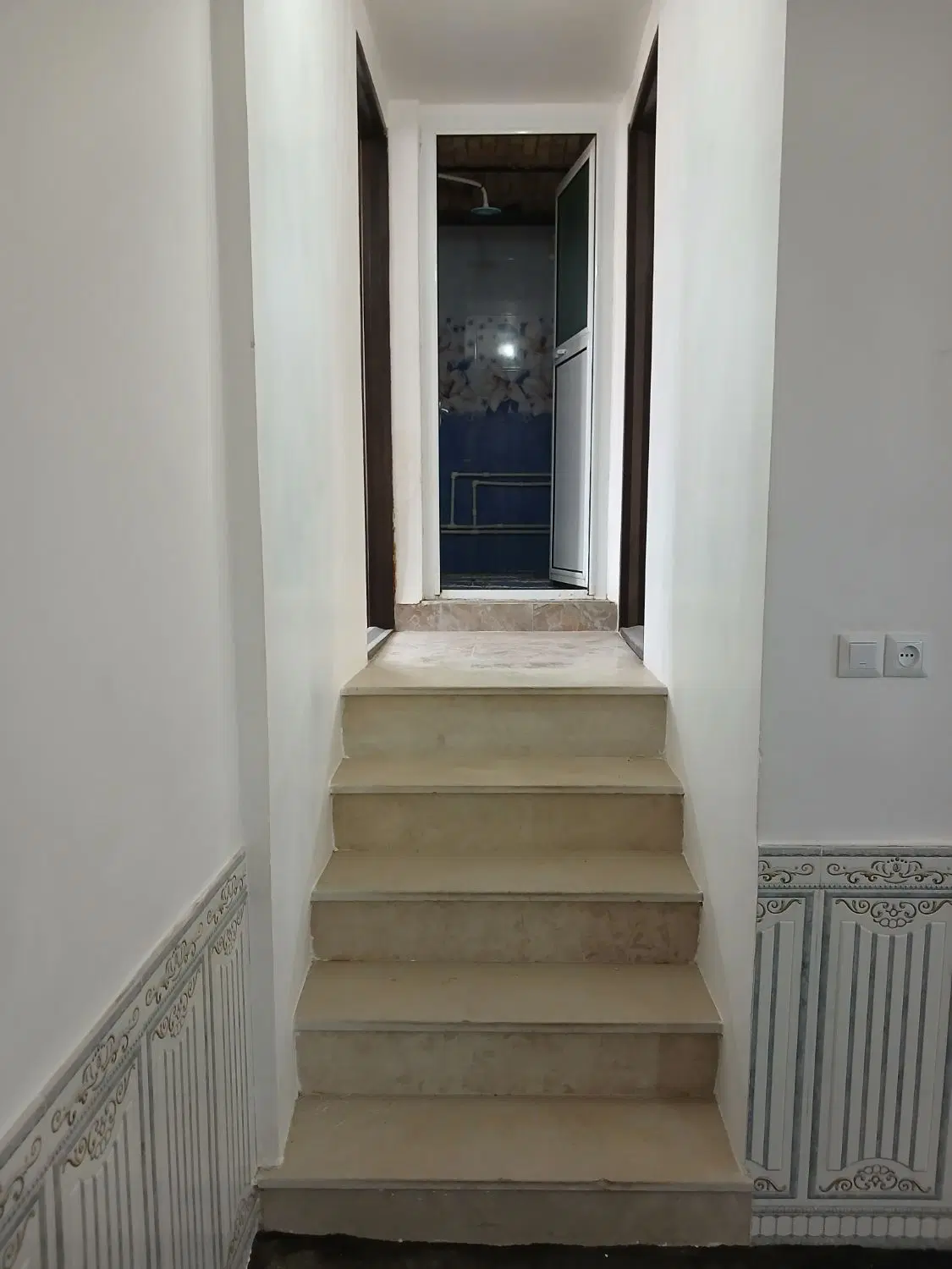 منزل مسکونی سه طبقه(پارکینگ ،و دو طبقه مجزا)