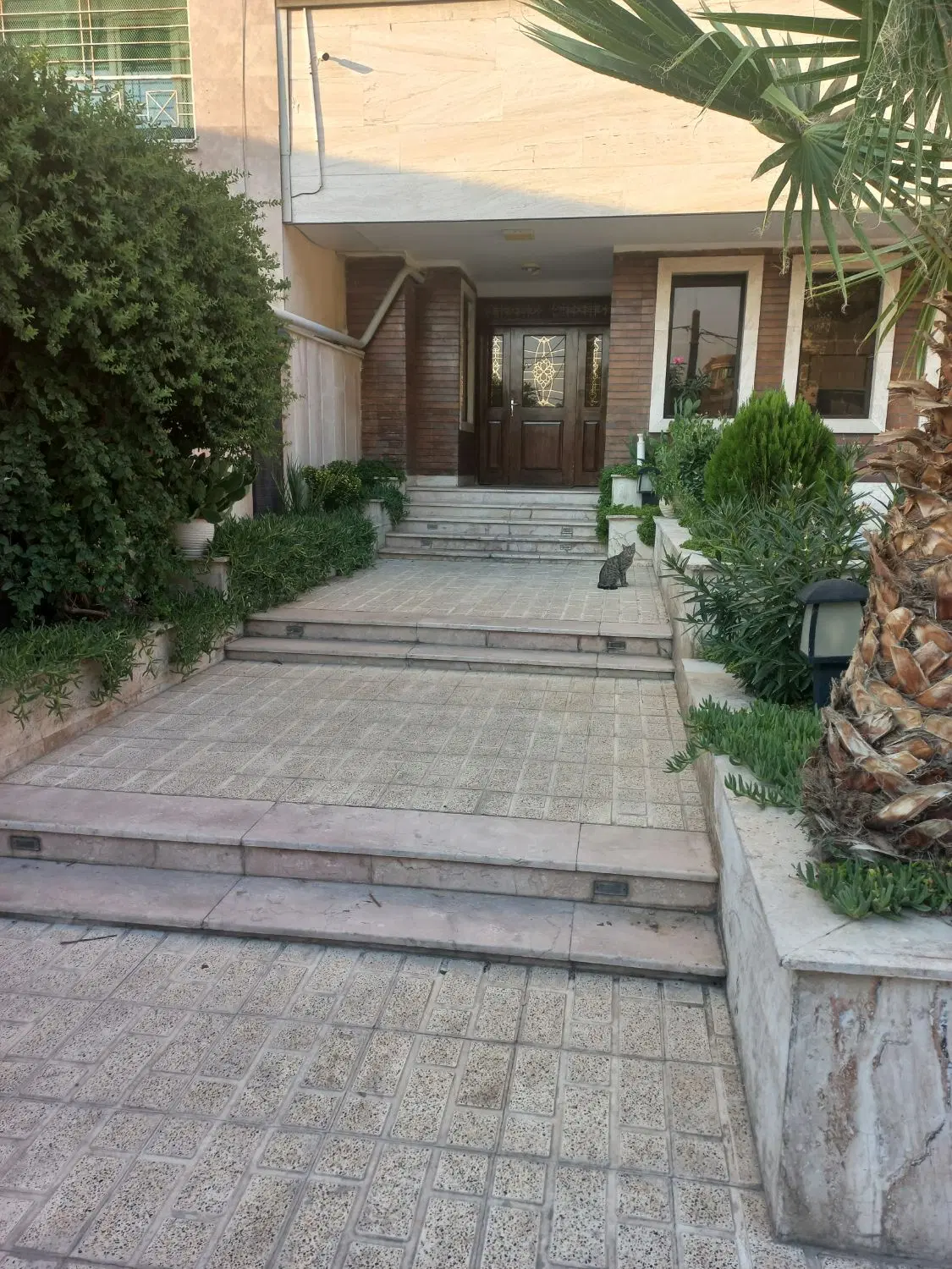 ۱۱۰ متر ۲ خواب در خیابان داریوش