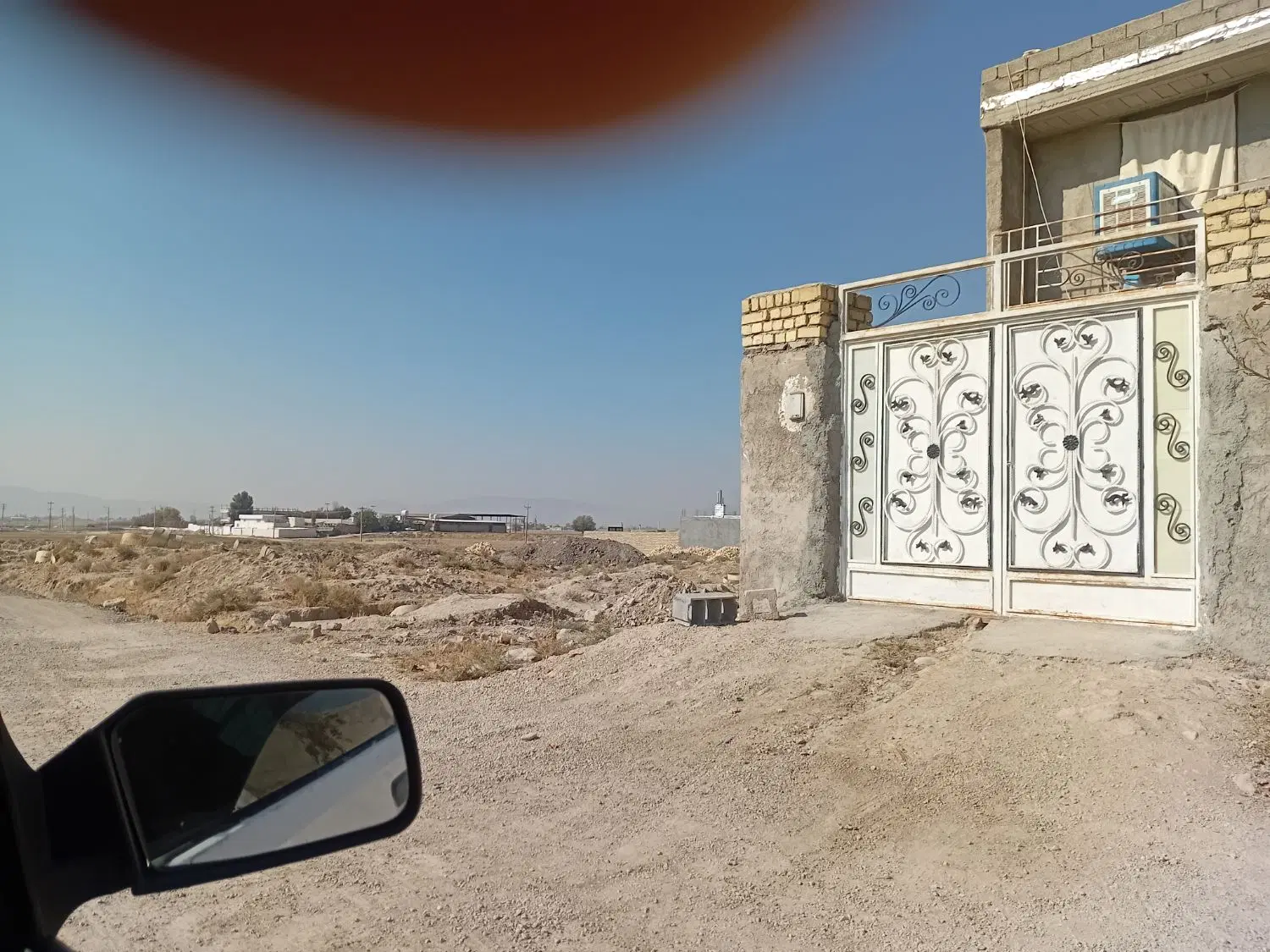 ۲۲۰متر زمین بعد از پمپ بنزین خورشیدی