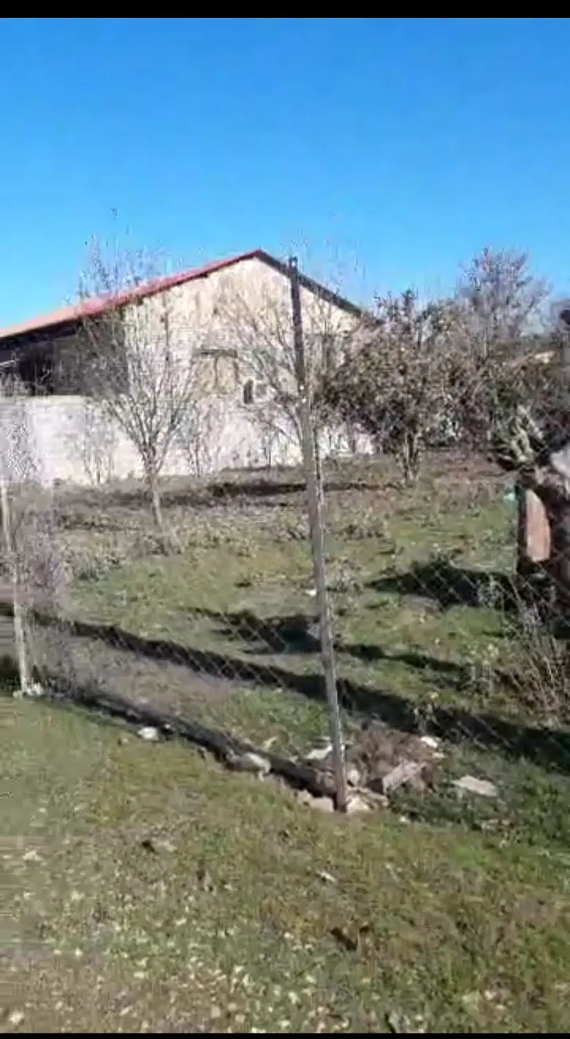 زمین ساری
