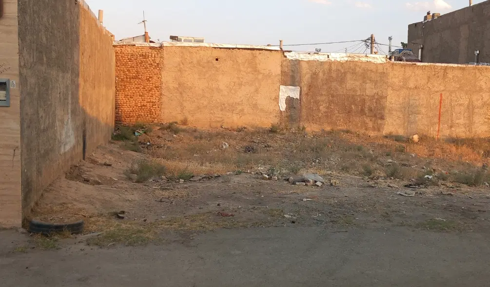 زمین ۱۲۰‌متری تنم افتاده میدان انقلاب کوچه ایثار