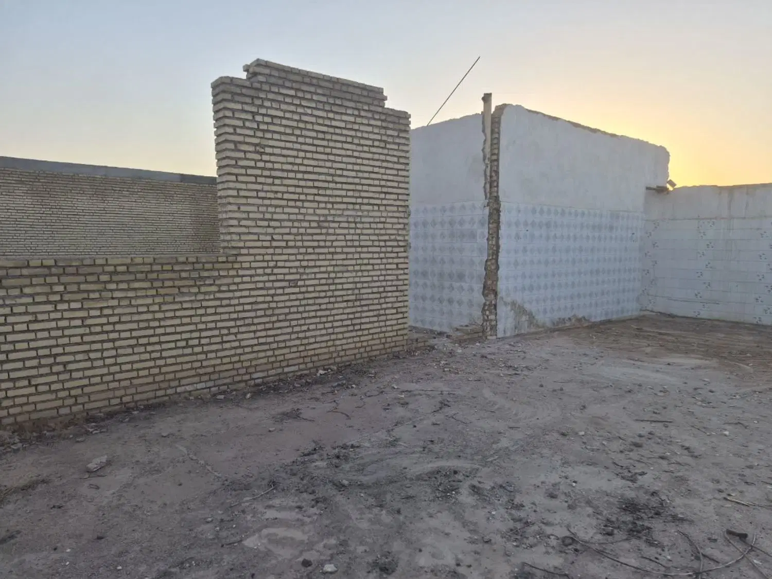 ویلانیمه ساخته درشلیلی (مجموعه ویلاها)