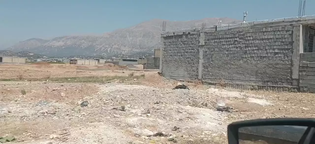 زمین مادوان پایین آب برق گاز داره