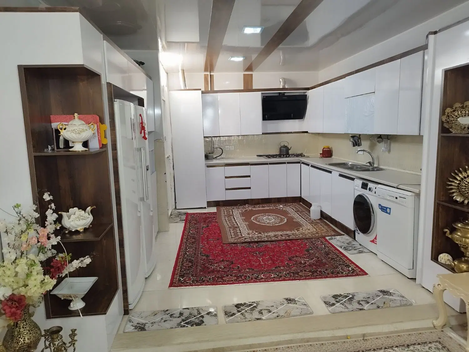 ساختمان بر خیابان موقعیت تجاری