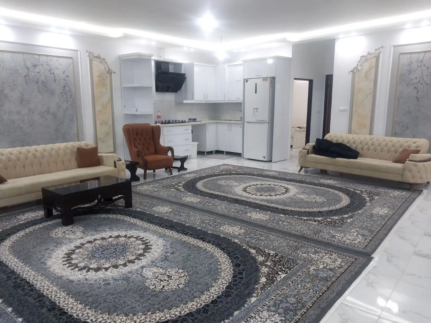 اجاره روزانه ویلا استخر داخل آب گرم محیط امن تمیز