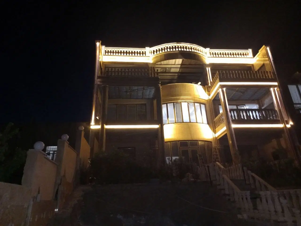 آپارتمان ویلایی نزدیک سد تبارک