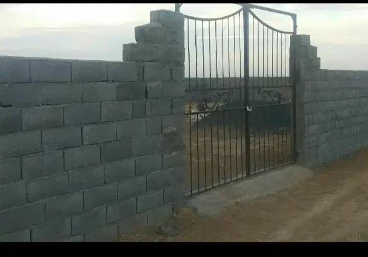 زمین باغی با اب