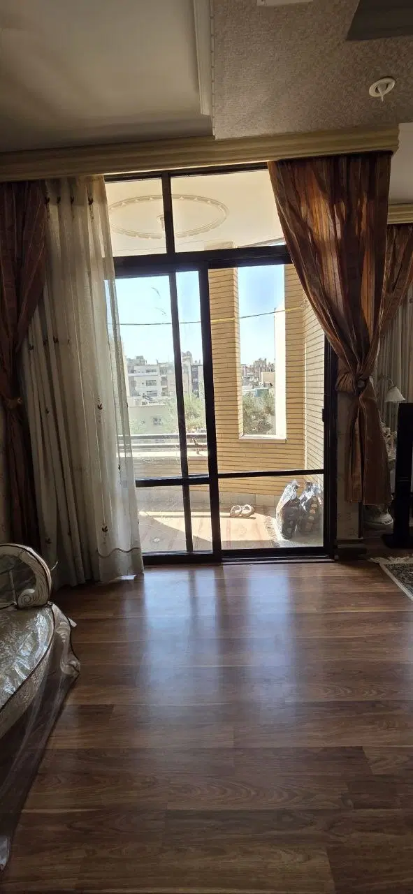 فروش فوری آپارتمان در خیابان سروستان