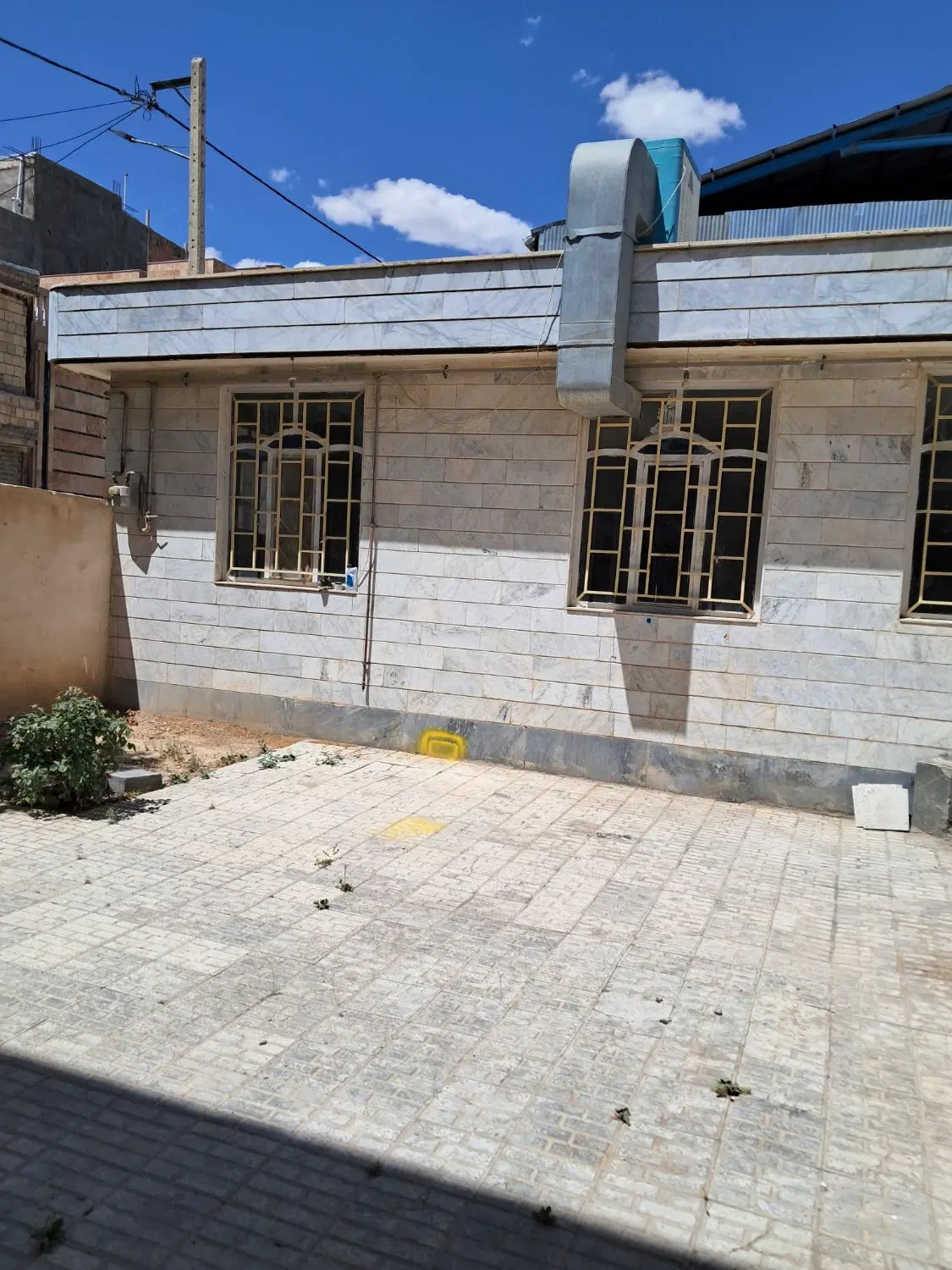 ویلایی در بست و ۳ خواب در حاشیه اوغازیان
