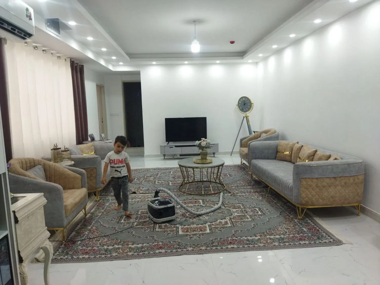 آپارتمان در کوی مهر آوینی