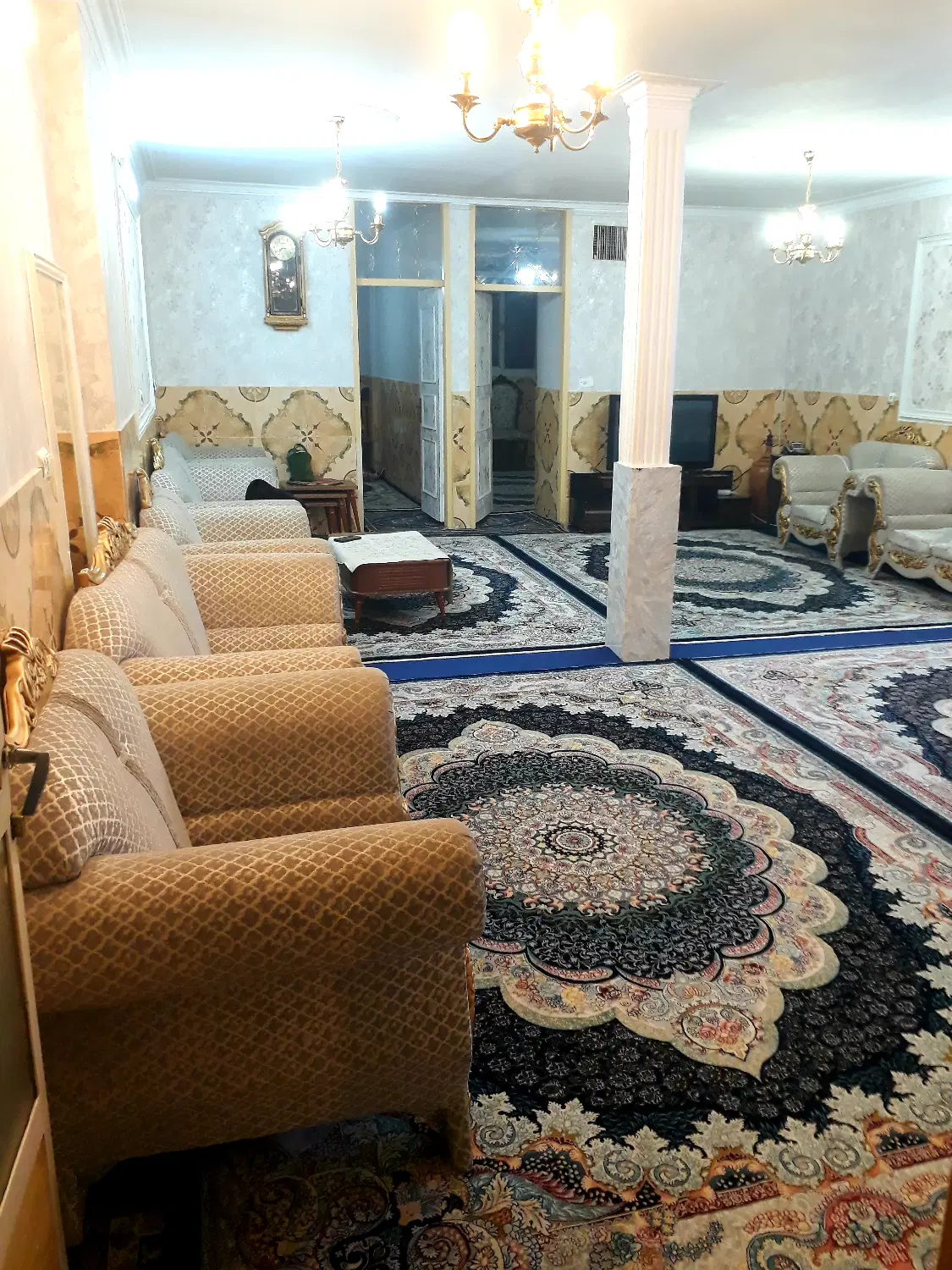ویلایی دو طبقه همراه مغازه