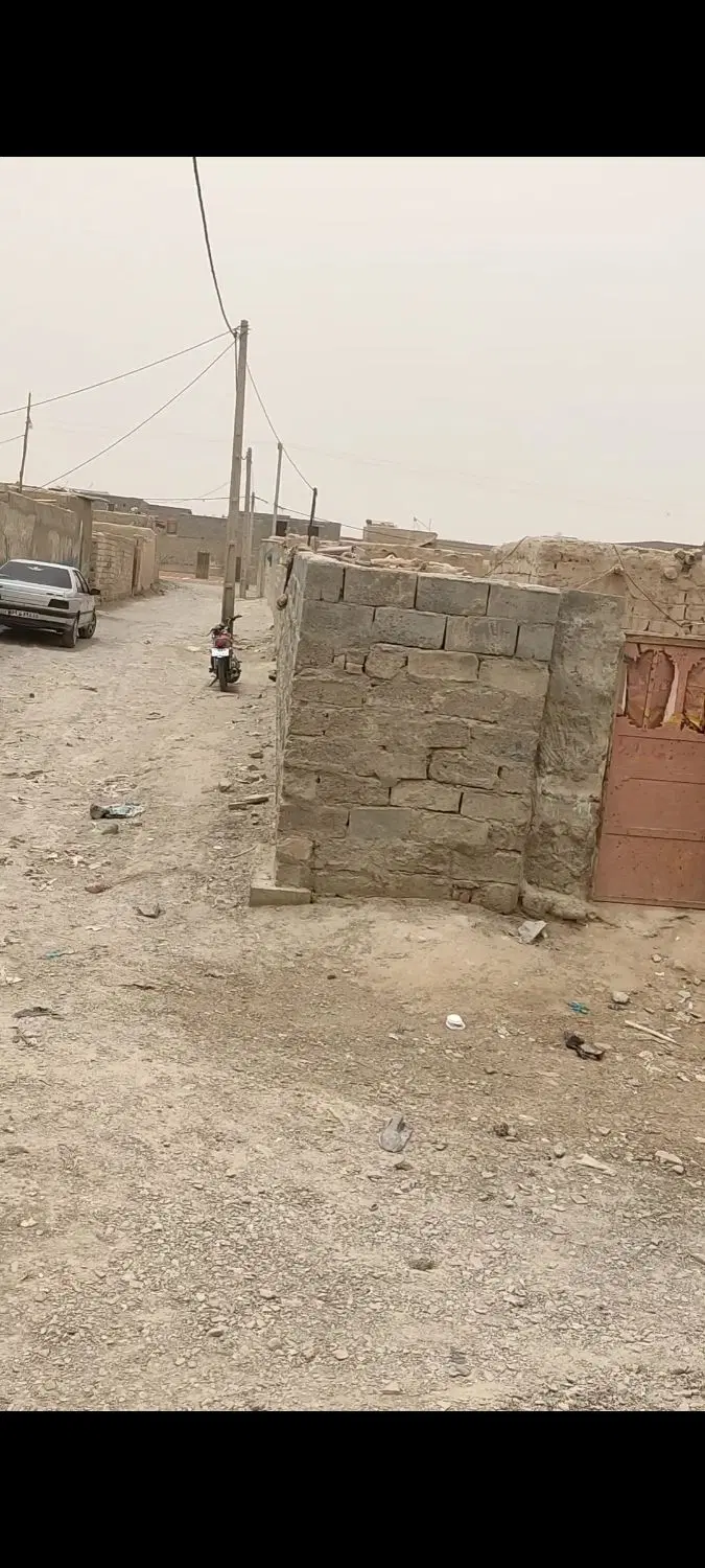۳۰۰مترزمین