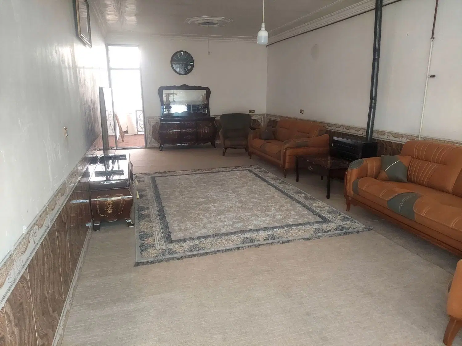 ساختمان صد متری شهرک شهید رجایی