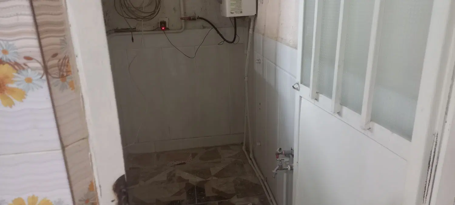 خانه آزاد شهر کوچه‌ مخابرات جمهوری نه
