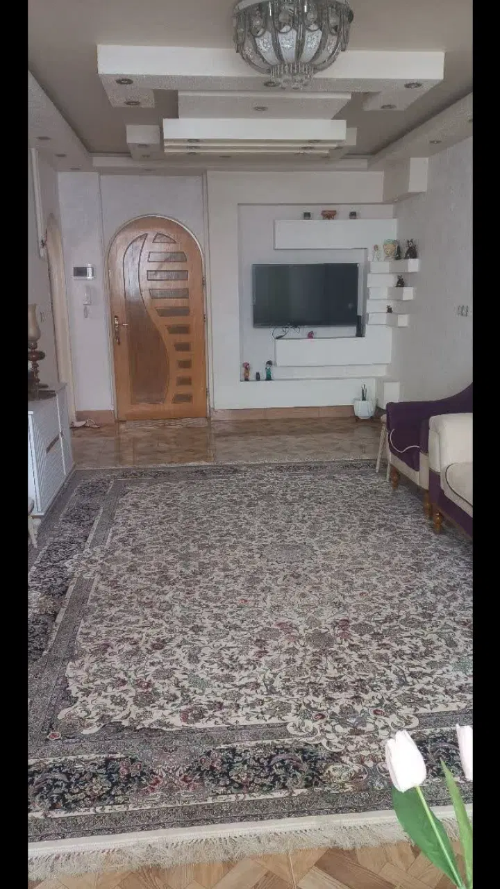 ی طبقه.تا بازار ده دقیقه پیاده.نزدیکه امکانات