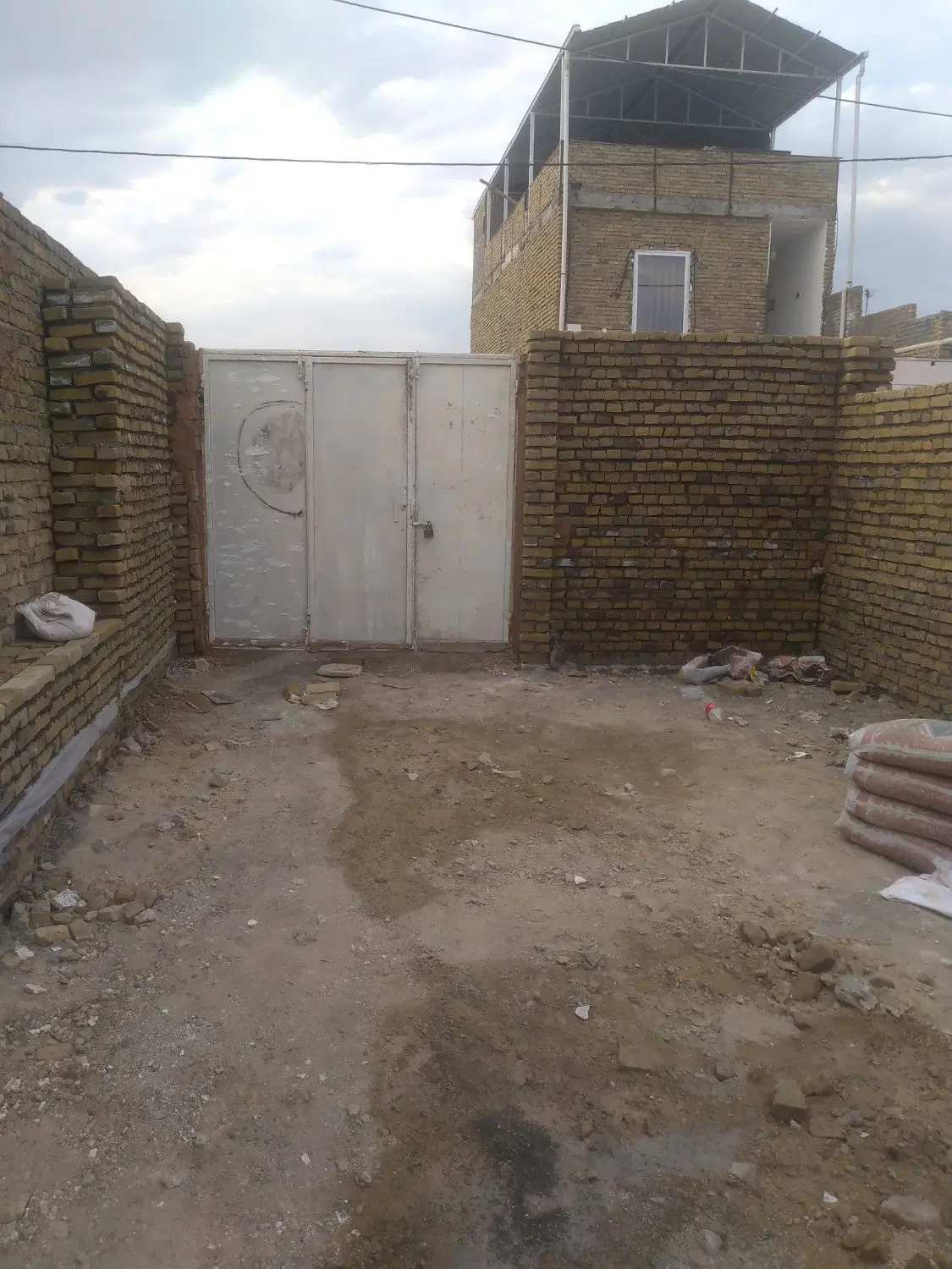 چهاردیواری درصالح اباد ثامن ۱۰با مجوزچهاردیواری