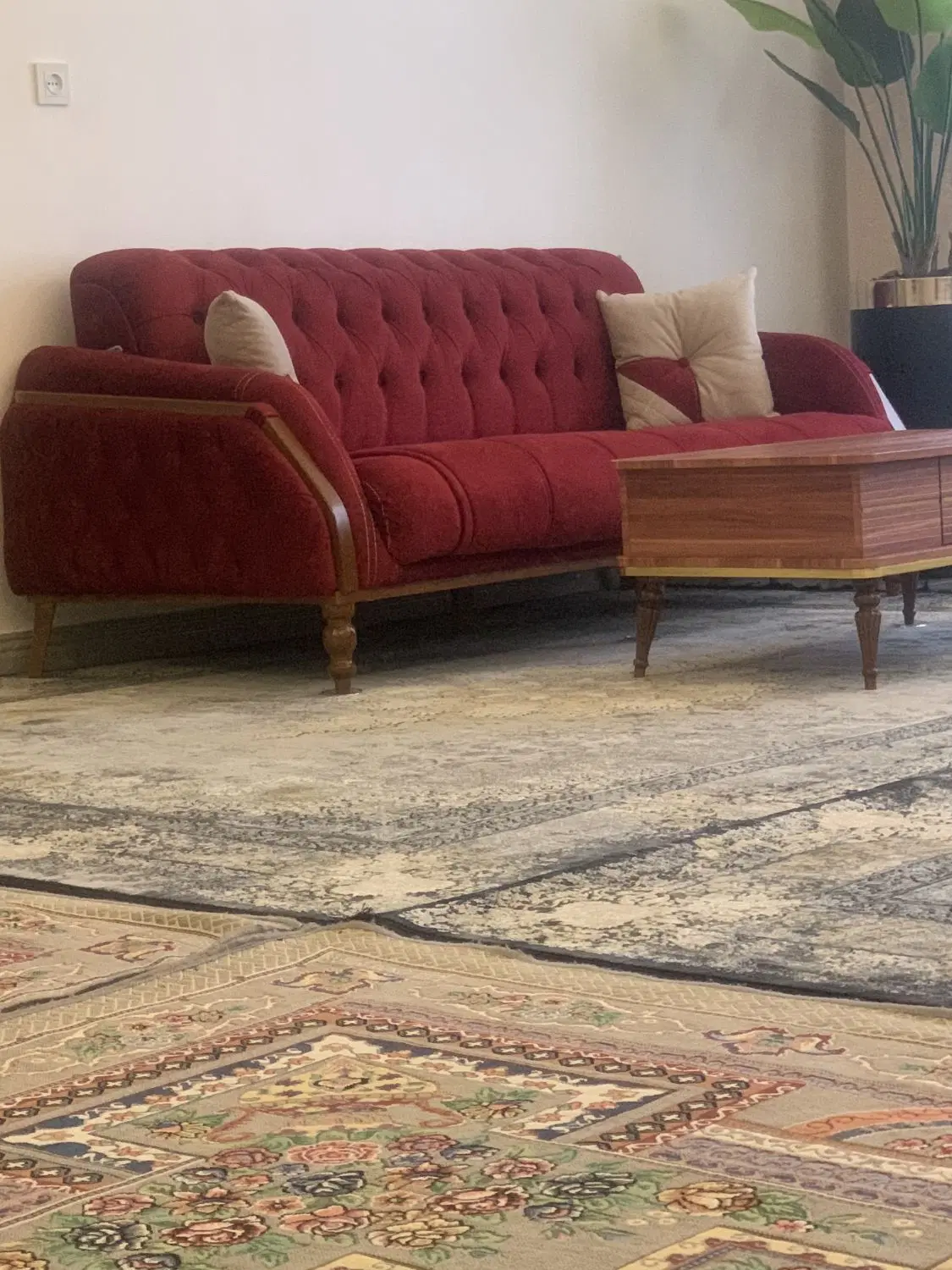منزل مسکونی همراه یک باب مغازه