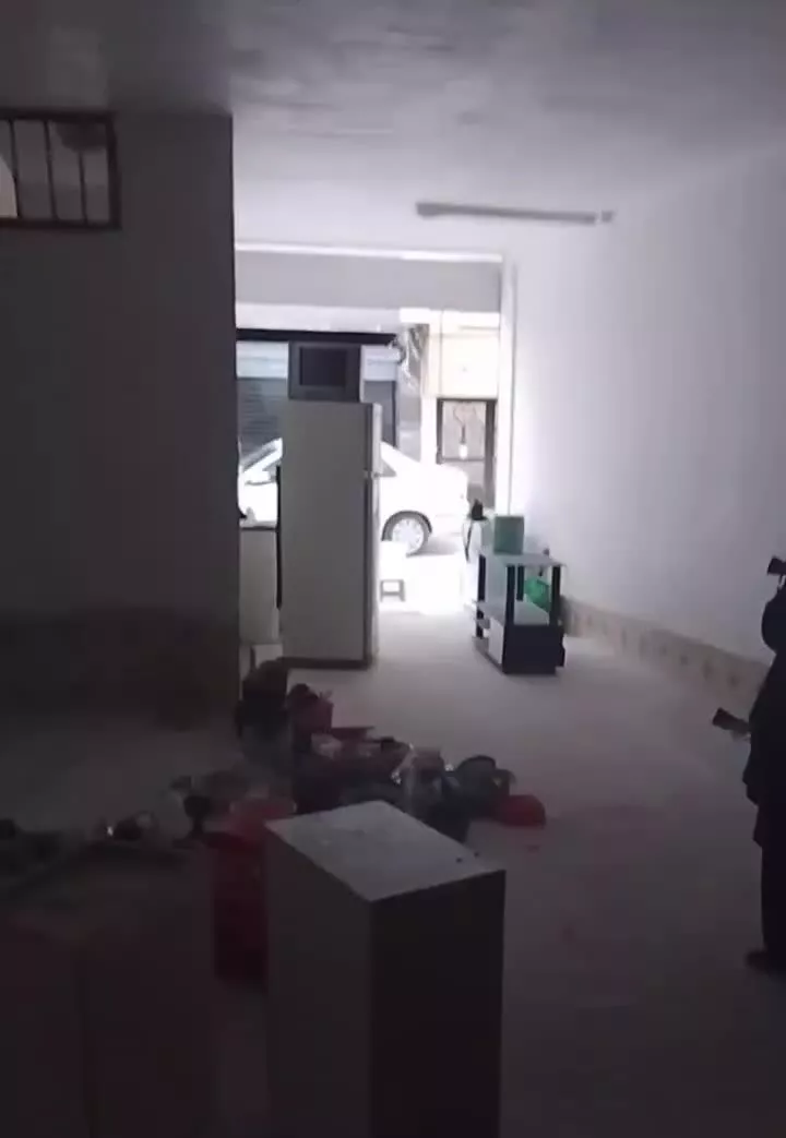 آپارتمان نیمه ساز راه جدا معاوضه با خودرو هم دارم